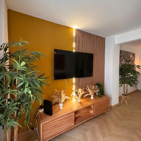 Elegant With Patio *
